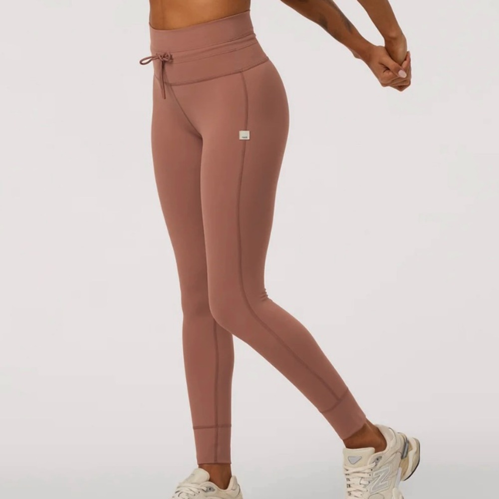Vuori Women's High-Waisted Leggings in Mauve